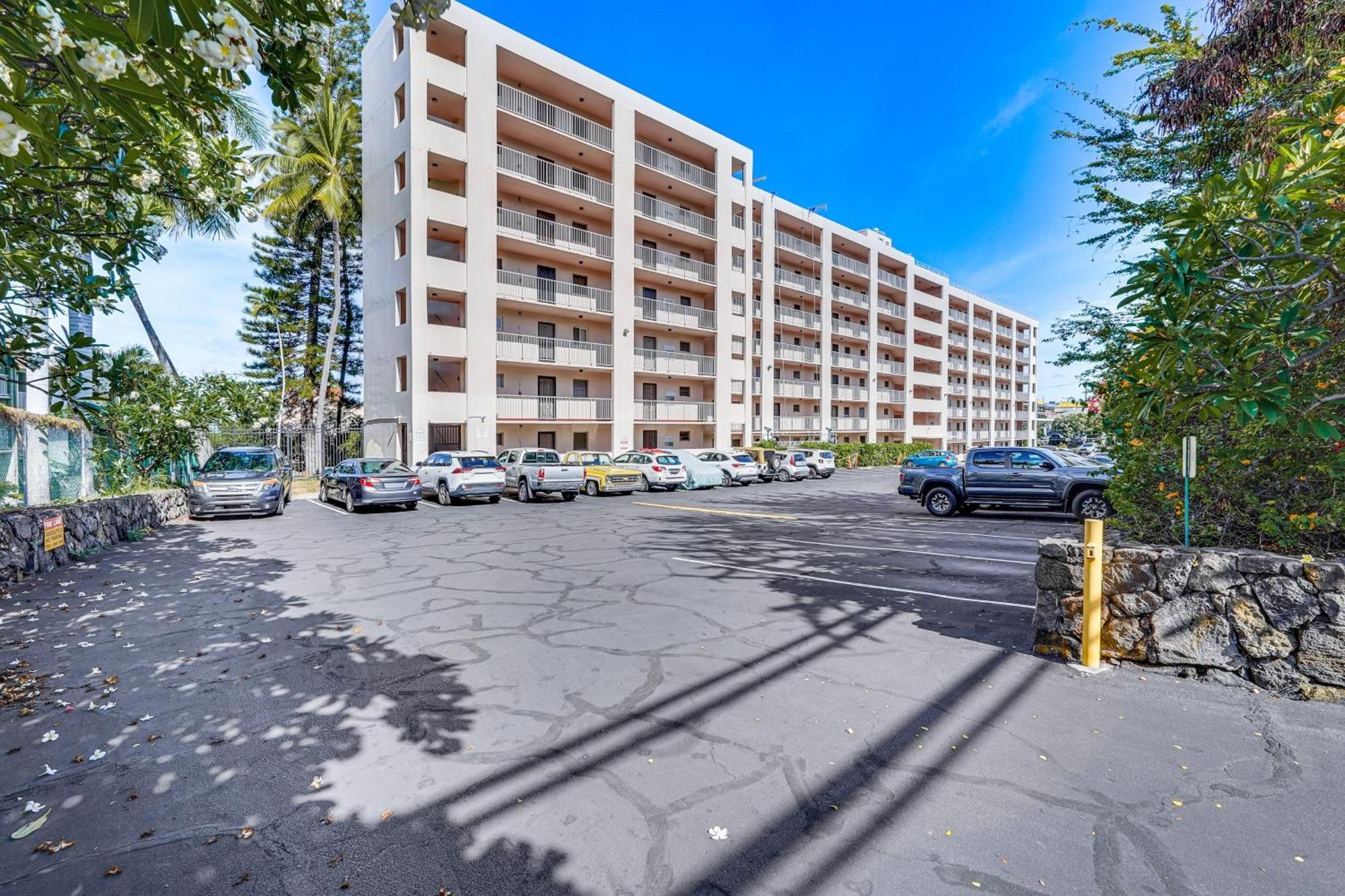 Kailua-Kona Condo With Balcony Walk To The Beach! Bagian luar foto